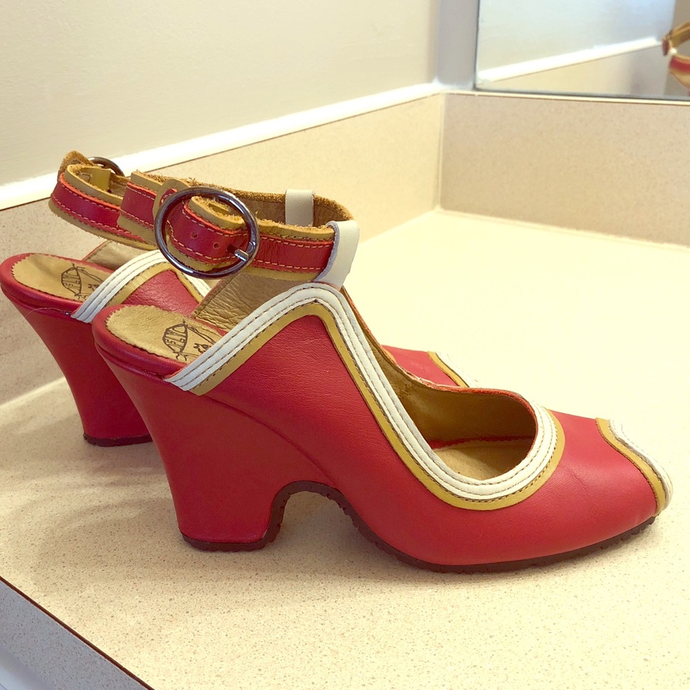 Fly girl size 7. Adorable heels!